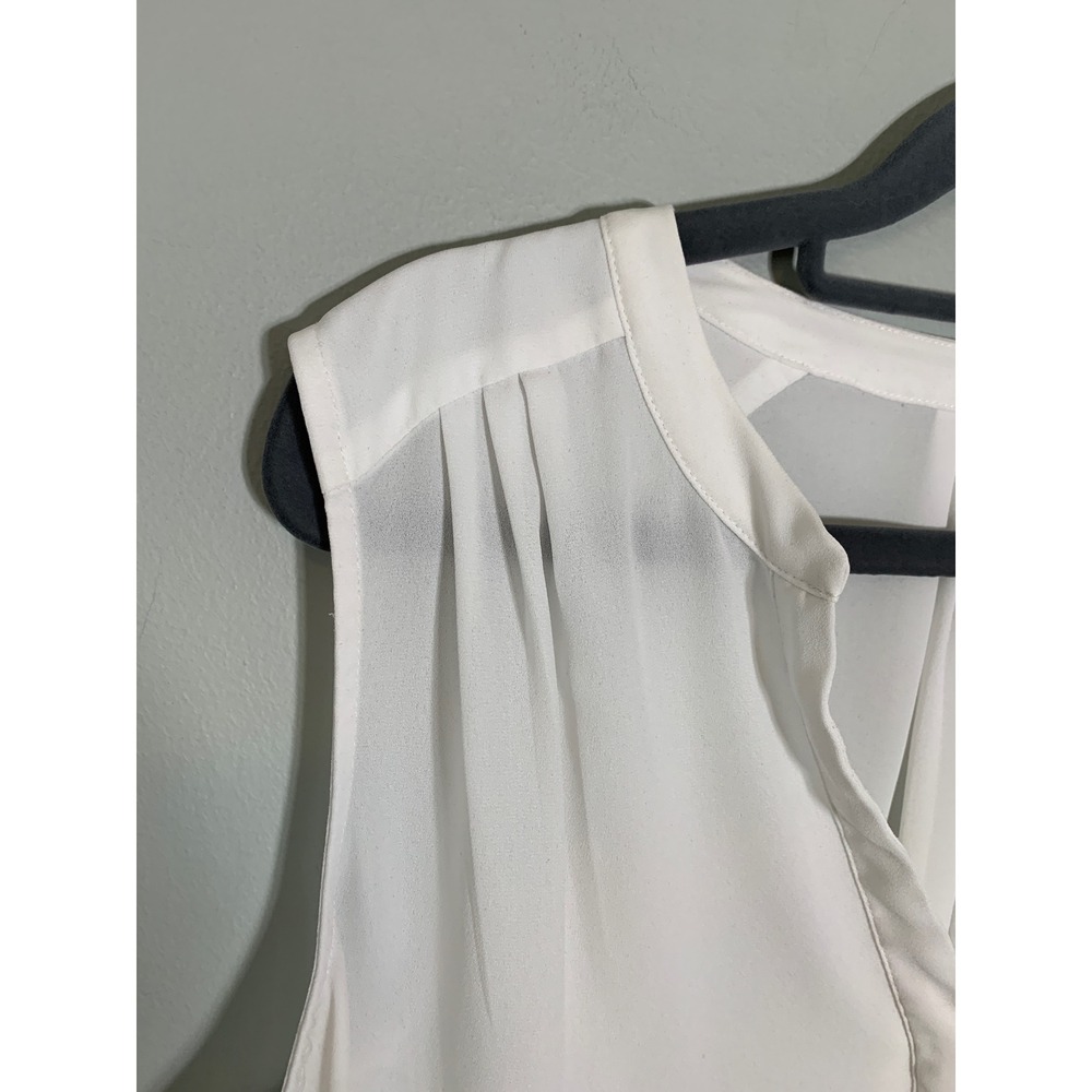 NYDJ Sleeveless Blouse Women Large White V-Neck Pleated Shoulder Shell Top - Picture 3 of 11